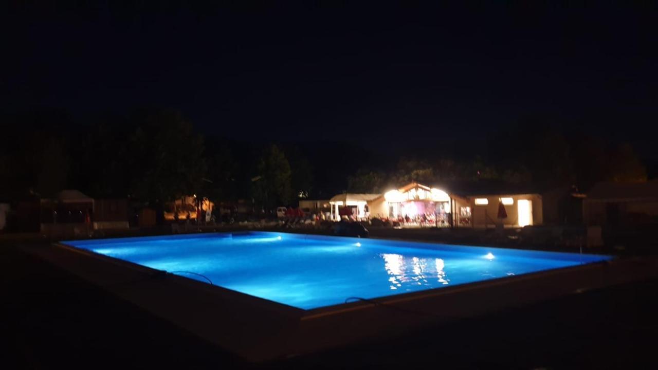 Camping Le Pré Cathare Lavelanet Exterior foto