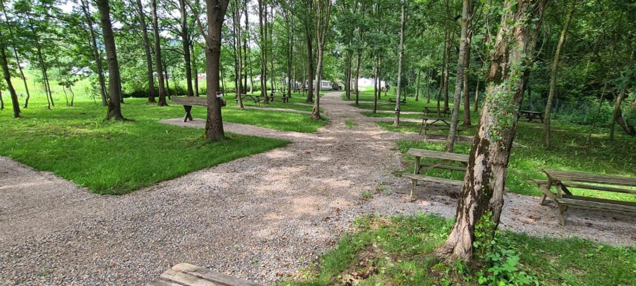 Camping Le Pré Cathare Lavelanet Exterior foto