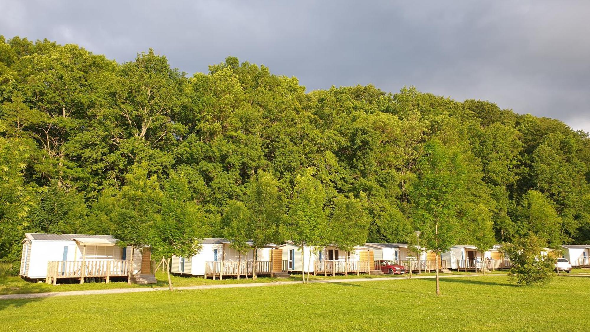 Camping Le Pré Cathare Lavelanet Exterior foto