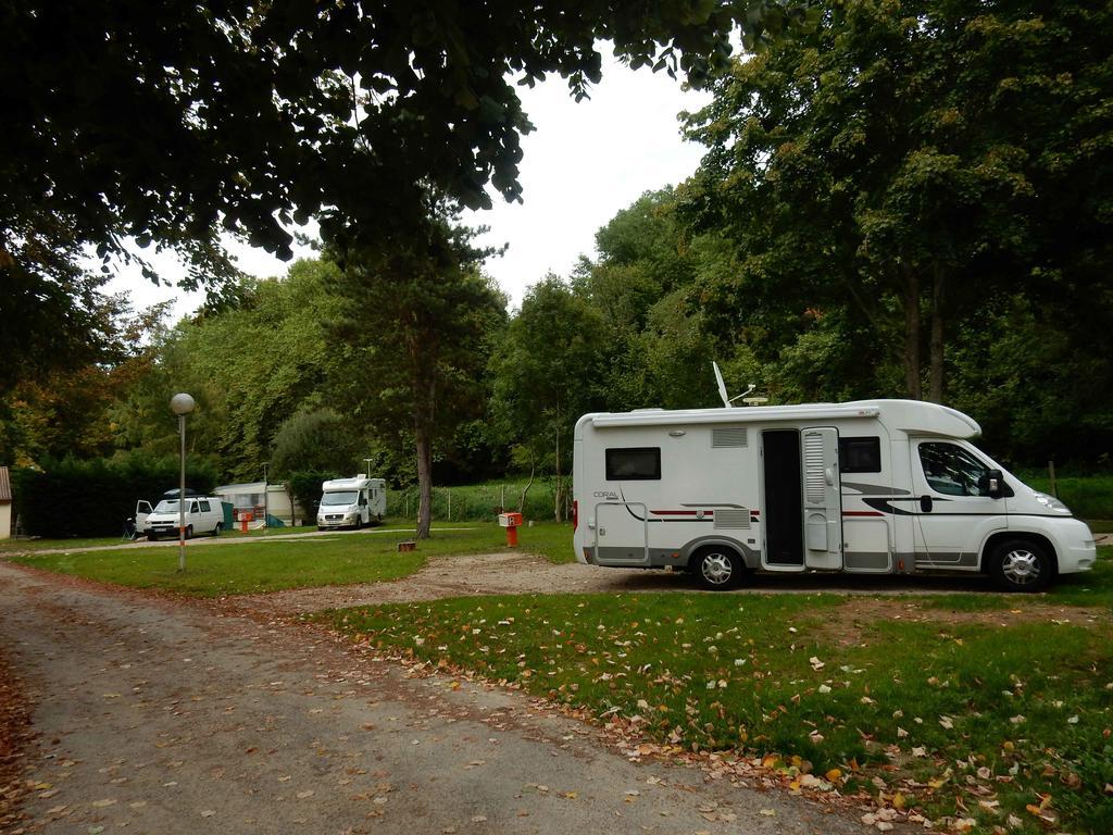 Camping Le Pré Cathare Lavelanet Exterior foto