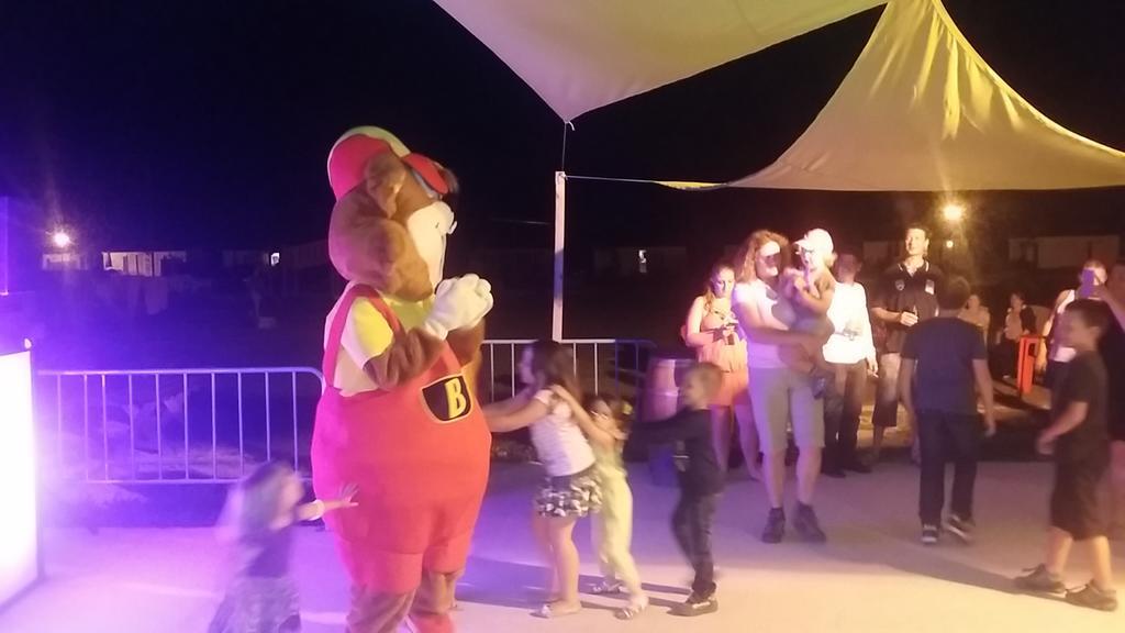Camping Le Pré Cathare Lavelanet Exterior foto